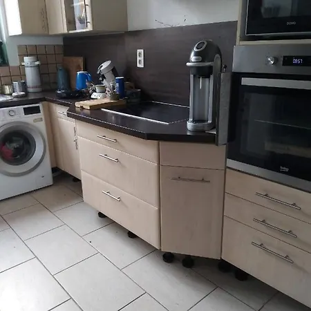 Πανσιόν Room In Guest Room - Pretty Townhouse With A Large Terrace And A Large Garden Free Breakfast