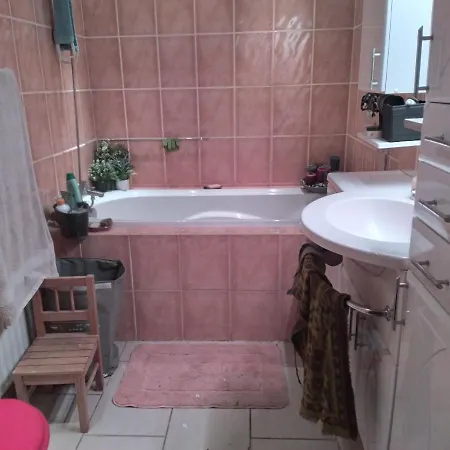 Room In Guest Room - Pretty Townhouse With A Large Terrace And A Large Garden Free Breakfast Πανσιόν Herstal
