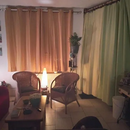 Πανσιόν Room In Guest Room - Pretty Townhouse With A Large Terrace And A Large Garden Free Breakfast