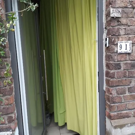 Room In Guest Room - Pretty Townhouse With A Large Terrace And A Large Garden Free Breakfast Πανσιόν Herstal