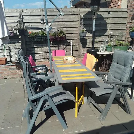 Πανσιόν Room In Guest Room - Pretty Townhouse With A Large Terrace And A Large Garden Free Breakfast