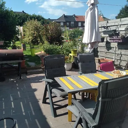 Πανσιόν Room In Guest Room - Pretty Townhouse With A Large Terrace And A Large Garden Free Breakfast