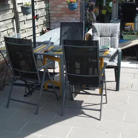 Room In Guest Room - Pretty Townhouse With A Large Terrace And A Large Garden Free Breakfast Πανσιόν